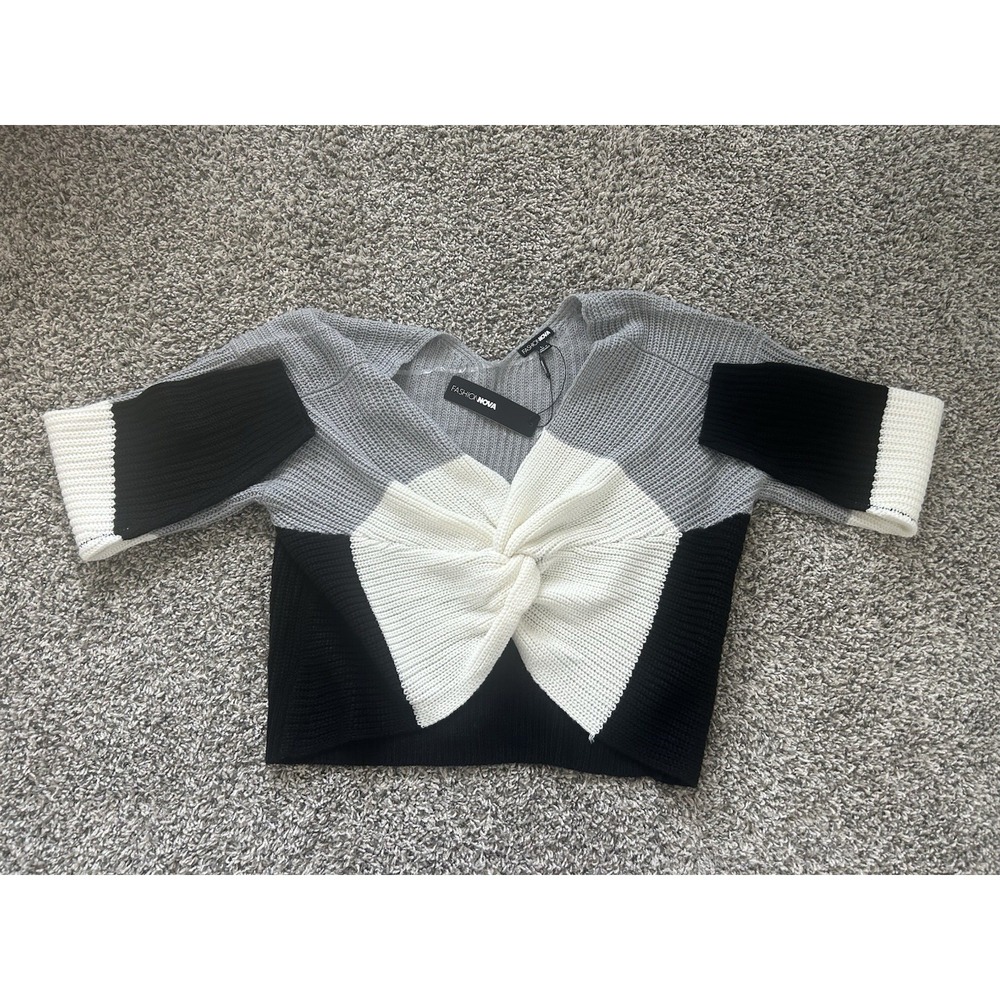 Fashion Nova Size Large NWT Twist Front Cropped Sweater